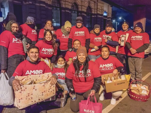 🚨 Seguimos con nuestros Amor en Acción ɪɴᴠɪᴇʀɴᴏ

🤝🏼 Cada viernes a la noche de junio, julio y agosto estamos saliendo a las calles de Montevideo a compartir algo caliente con las personas en situaciones vulnerables.

Gracias a todos los voluntarios que hicieron esto posible. 👏🏼

📸 Estas son algunas imágenes de lo que fue el #AmorEnAcción de la Red #3. 

#UnidosSomosMejoresYMásFuertes