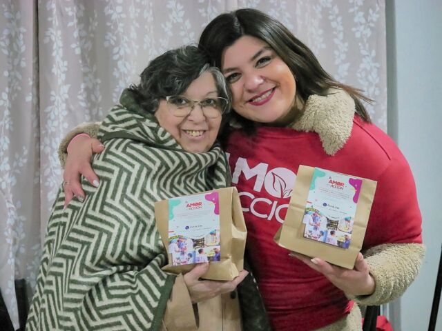 🚨 Amor en Acción invierno 

🤝🏼 Vivimos otro viernes a la noche donde voluntarios de la Casa compartieron con personas en situaciones vulnerables. 

Damos gracias a cada uno por seguir haciendo esto posible. 👏🏼

📷 Algunas imágenes de lo que fue #AmorEnAcción de la Red #8 

#UnidosSomosMejoresYMásFuertes